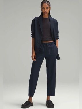 Lululemon Navy Tapered-Leg Mid-Rise Pant 7/8 Length, M